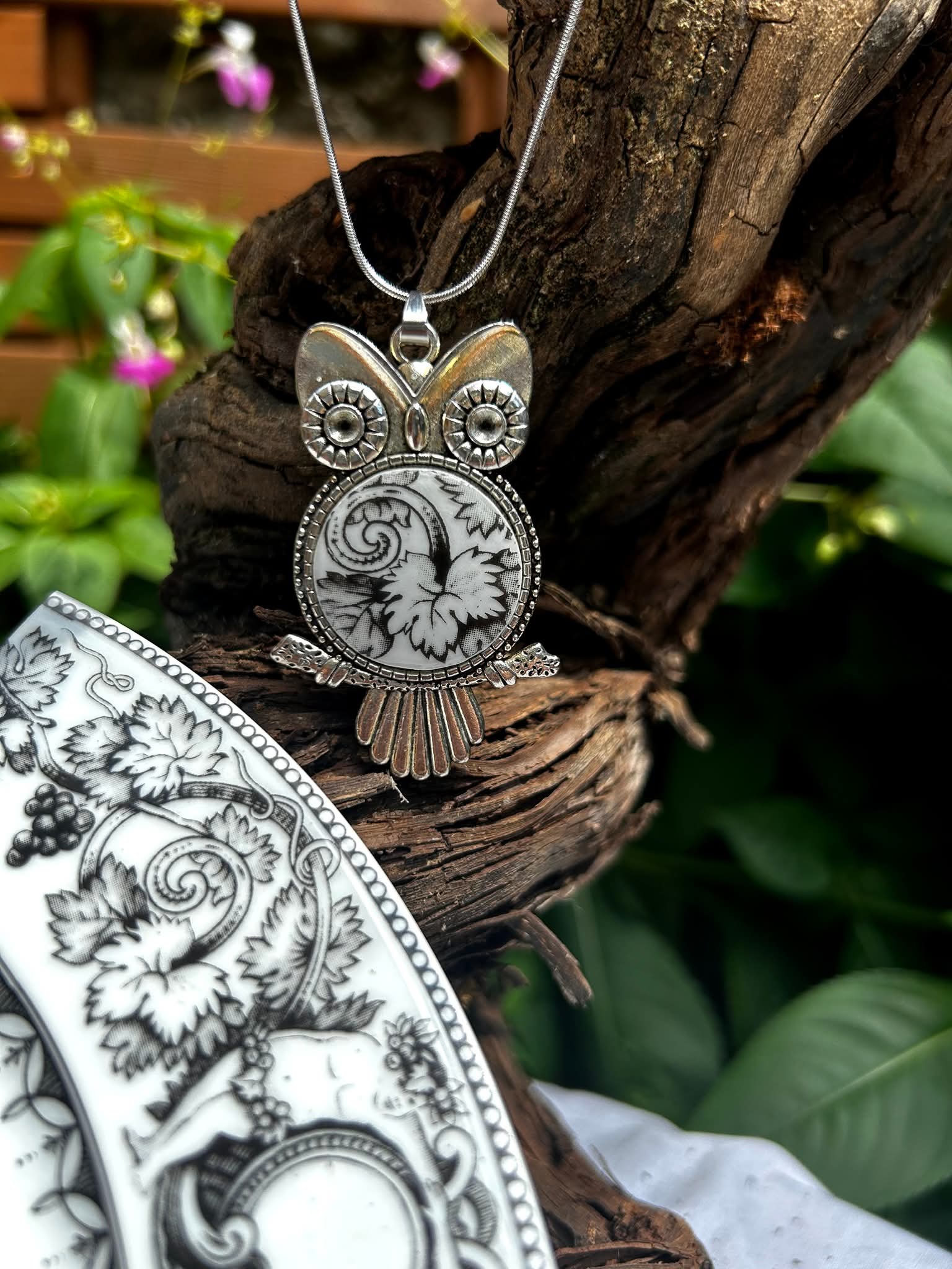 Collier chouette en porcelaine